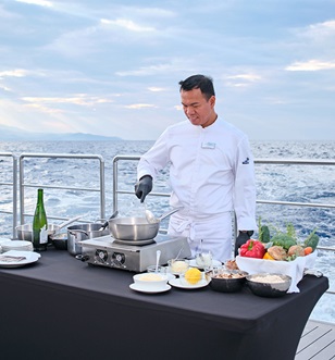 Alfresco dining on Emerald Sakara