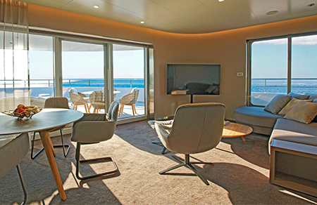 Owner's Suite on the Emerald Sakara luxury yacht